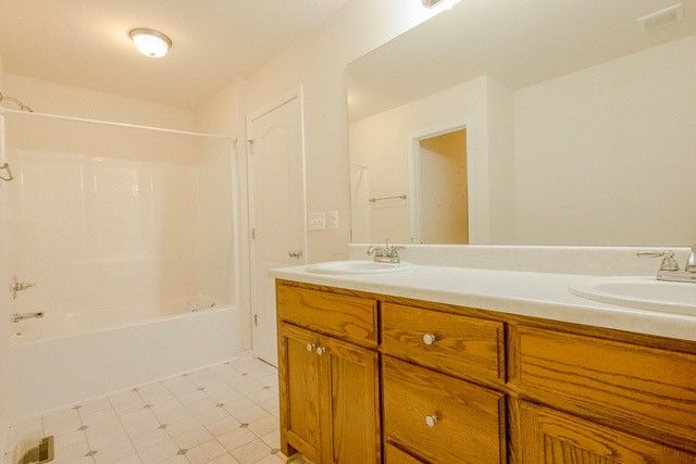 4272 Jl Head Rd, Cedar Hill, TN 37032