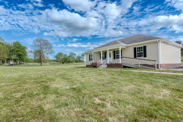 4272 Jl Head Rd, Cedar Hill, TN 37032