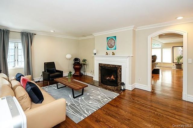 130 Country Club Drive, Manhasset, NY 11030
