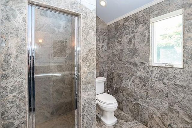 130 Country Club Drive, Manhasset, NY 11030