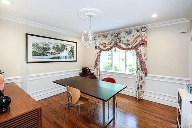 130 Country Club Drive, Manhasset, NY 11030
