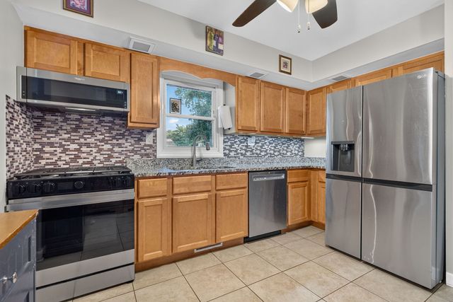 24334 S Valley Drive, Channahon, IL 60410