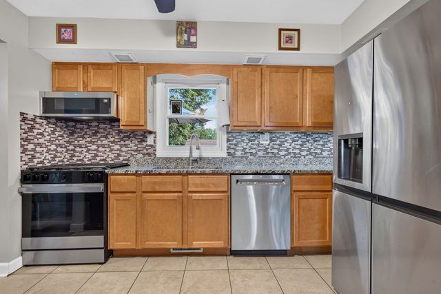 24334 S Valley Drive, Channahon, IL 60410