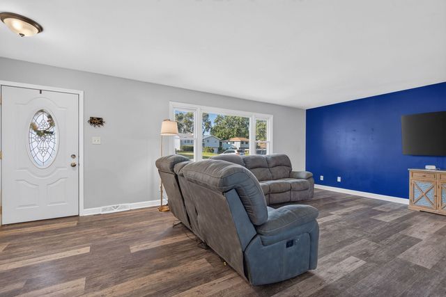 24334 S Valley Drive, Channahon, IL 60410