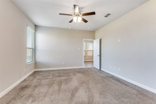 521 Roundstone Road, Fort Worth, TX 76052