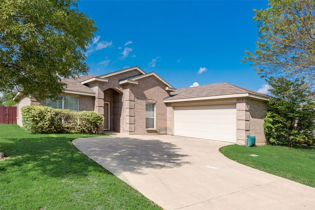 320 Tripp Trail, Denton, TX 76207