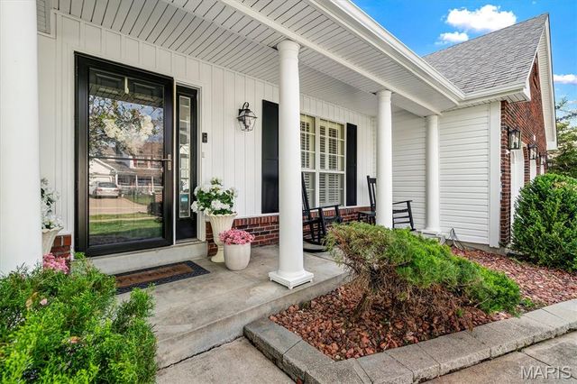 961 Weatherstone Drive, St Charles, MO 63304