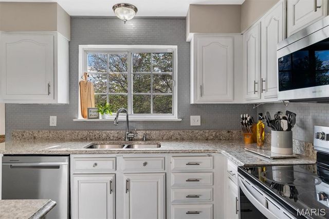 961 Weatherstone Drive, St Charles, MO 63304