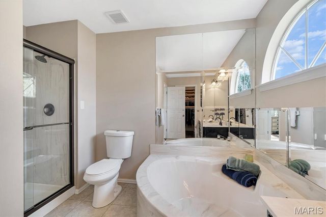 961 Weatherstone Drive, St Charles, MO 63304