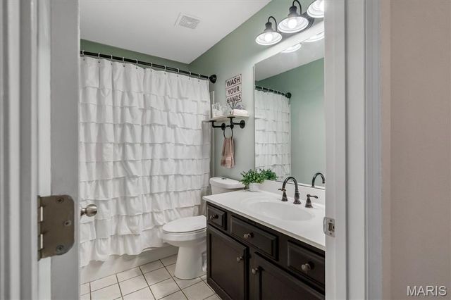 961 Weatherstone Drive, St Charles, MO 63304