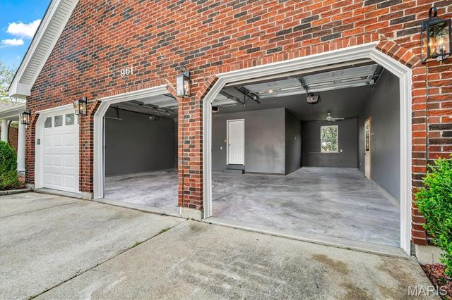 961 Weatherstone Drive, St Charles, MO 63304