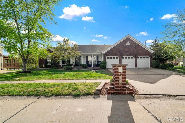 961 Weatherstone Drive, St Charles, MO 63304