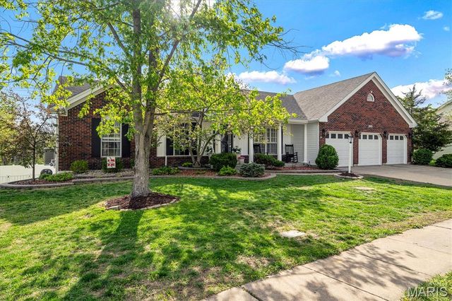 961 Weatherstone Drive, St Charles, MO 63304