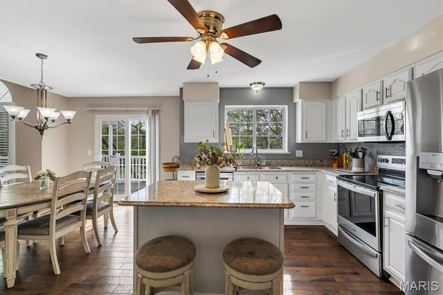 961 Weatherstone Drive, St Charles, MO 63304