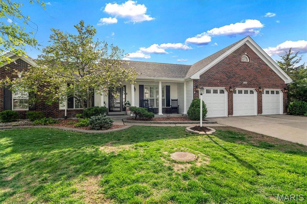 961 Weatherstone Drive, St Charles, MO 63304