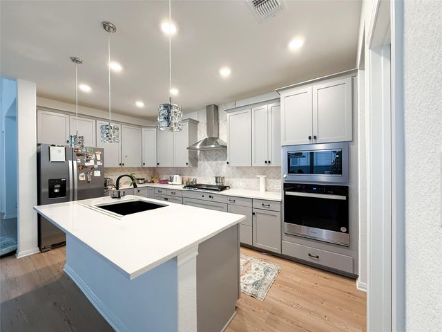 253 Inlet LN, Leander, TX 78641