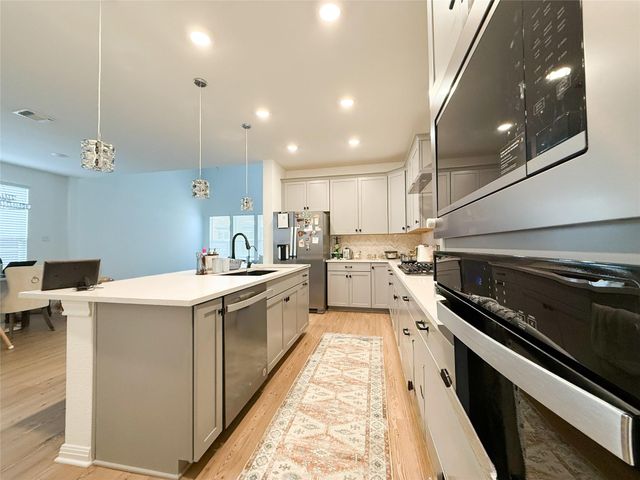 253 Inlet LN, Leander, TX 78641