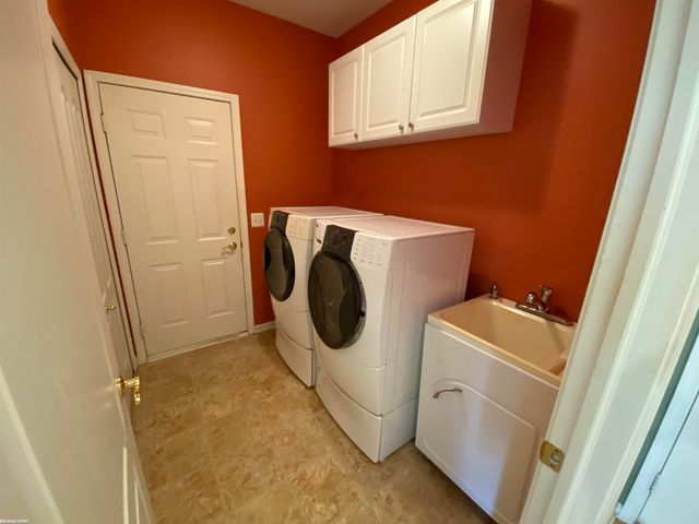 21597 Pinnacle Court, Macomb Twp, MI 48042