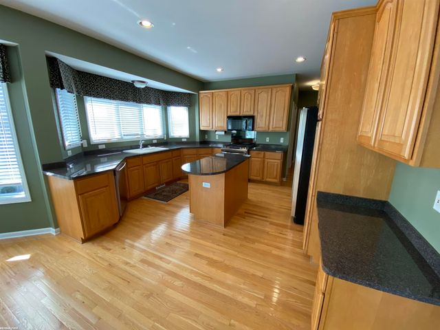 21597 Pinnacle Court, Macomb Twp, MI 48042