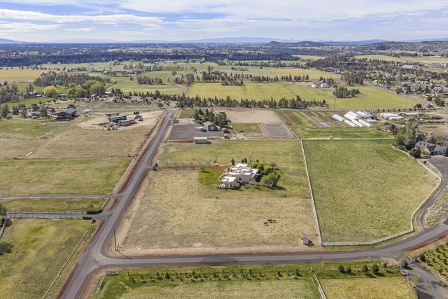 8955 NE 5th Street, Terrebonne, OR 97760