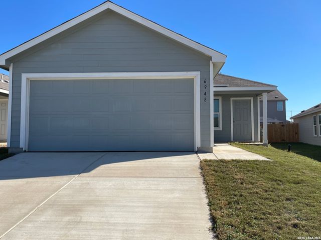 6948 Calcite Trl, Elmendorf, TX 78112