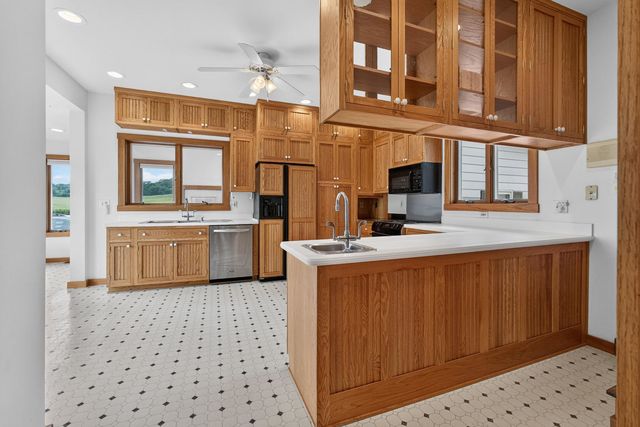 23580 Great River Road, Leclaire, IA 52753