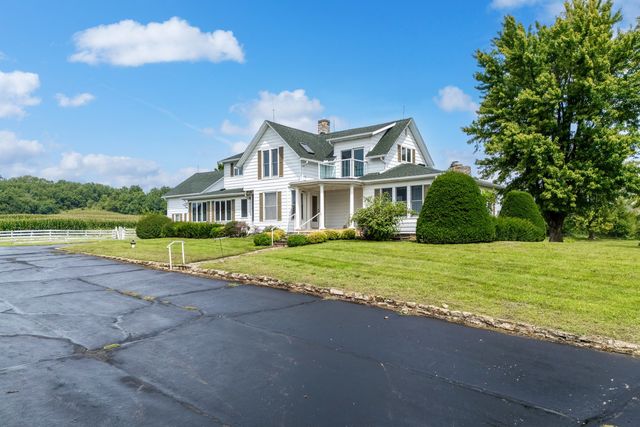 23580 Great River Road, Leclaire, IA 52753