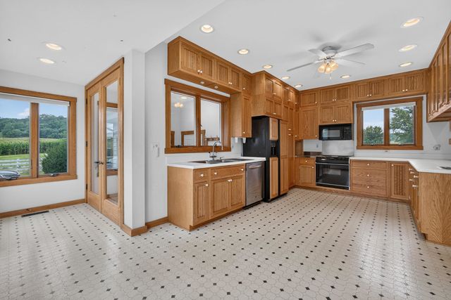 23580 Great River Road, Leclaire, IA 52753