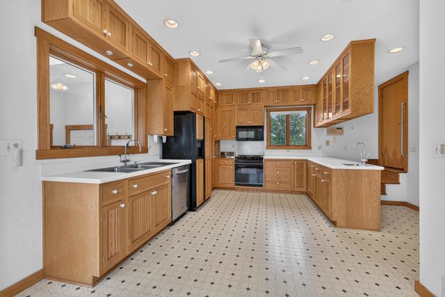 23580 Great River Road, Leclaire, IA 52753