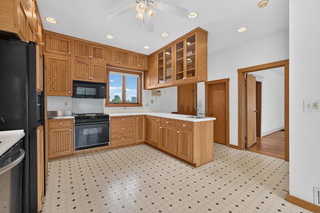 23580 Great River Road, Leclaire, IA 52753