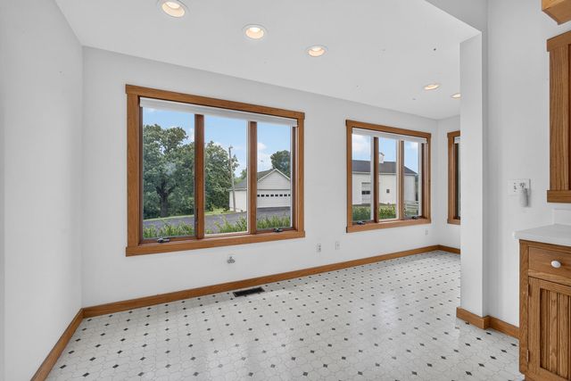 23580 Great River Road, Leclaire, IA 52753