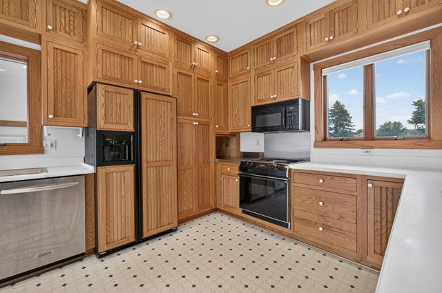 23580 Great River Road, Leclaire, IA 52753