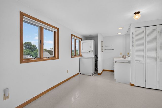23580 Great River Road, Leclaire, IA 52753