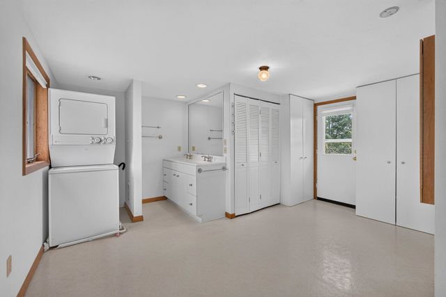 23580 Great River Road, Leclaire, IA 52753