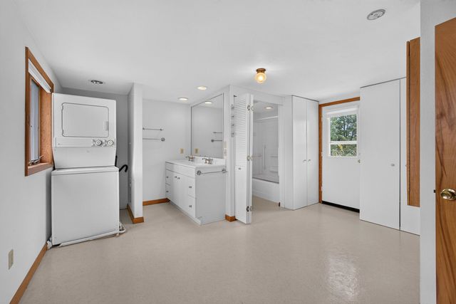 23580 Great River Road, Leclaire, IA 52753