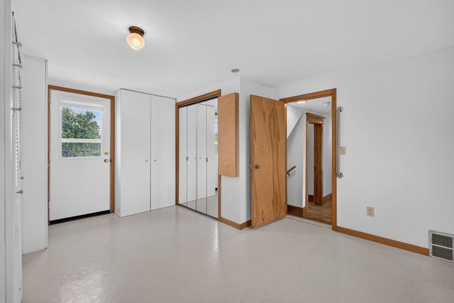 23580 Great River Road, Leclaire, IA 52753