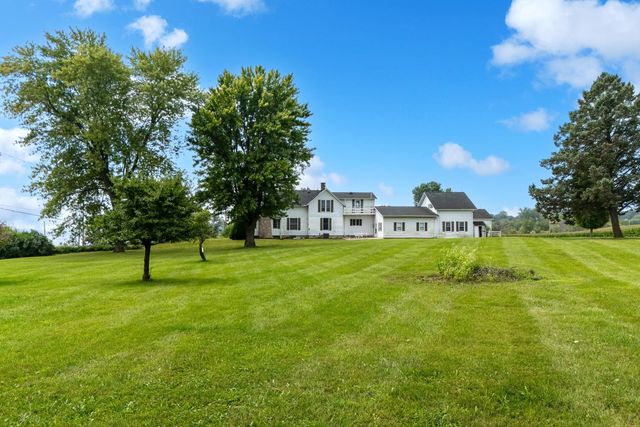 23580 Great River Road, Leclaire, IA 52753