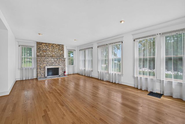 23580 Great River Road, Leclaire, IA 52753