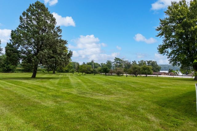 23580 Great River Road, Leclaire, IA 52753