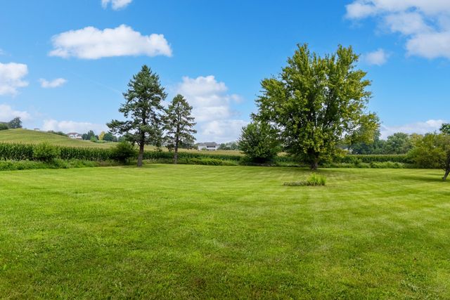 23580 Great River Road, Leclaire, IA 52753