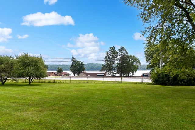 23580 Great River Road, Leclaire, IA 52753