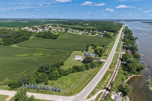 23580 Great River Road, Leclaire, IA 52753