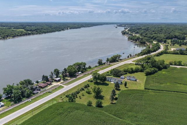 23580 Great River Road, Leclaire, IA 52753