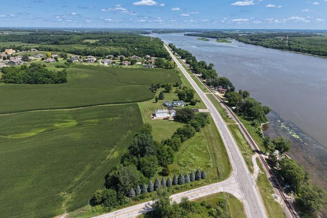 23580 Great River Road, Leclaire, IA 52753