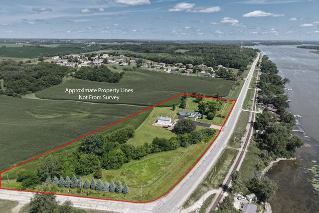 23580 Great River Road, Leclaire, IA 52753