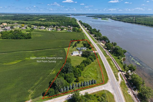 23580 Great River Road, Leclaire, IA 52753