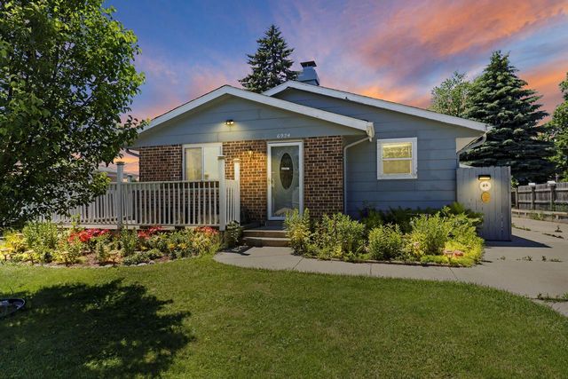 6924 Whitewater STREET, Racine, WI 53402