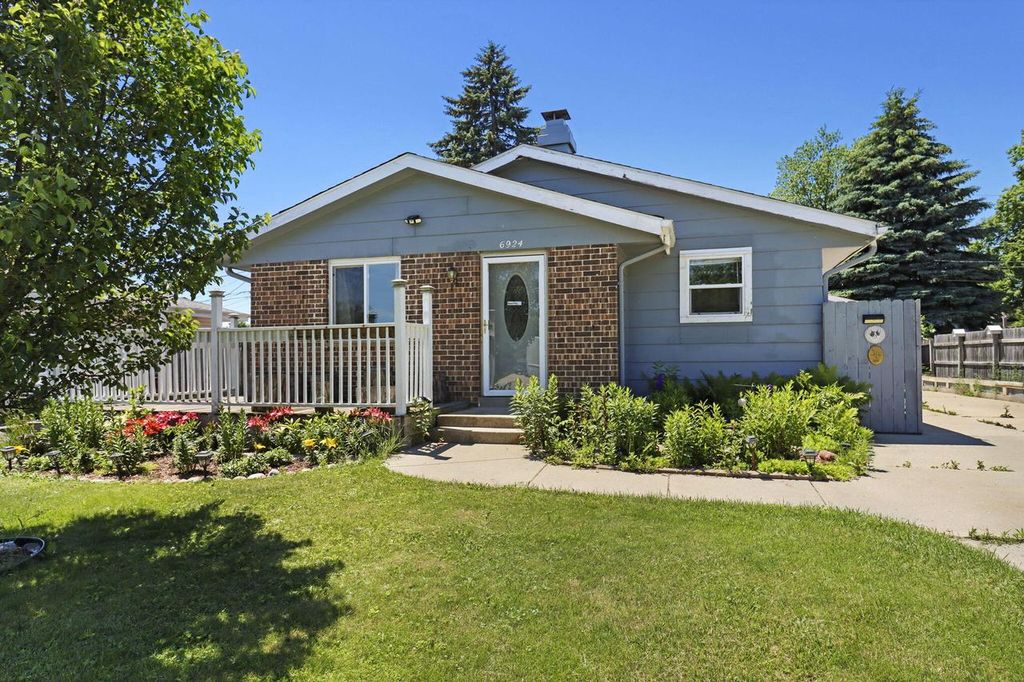 6924 Whitewater STREET, Racine, WI 53402