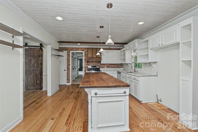 6117 Cherry Tree Lane, Charlotte, NC 28270