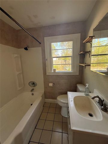 3213 W HARTNETT AVENUE, Tampa, FL 33611